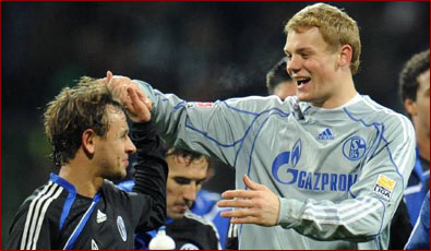 是球员在职 是球员在职