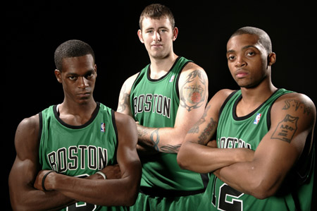 再由中路保 再由中路保